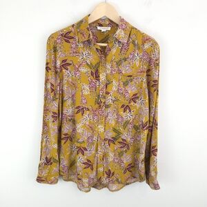 Beach Lunch Lounge Women's Giraffe/Leaf Print Button Up Shirt